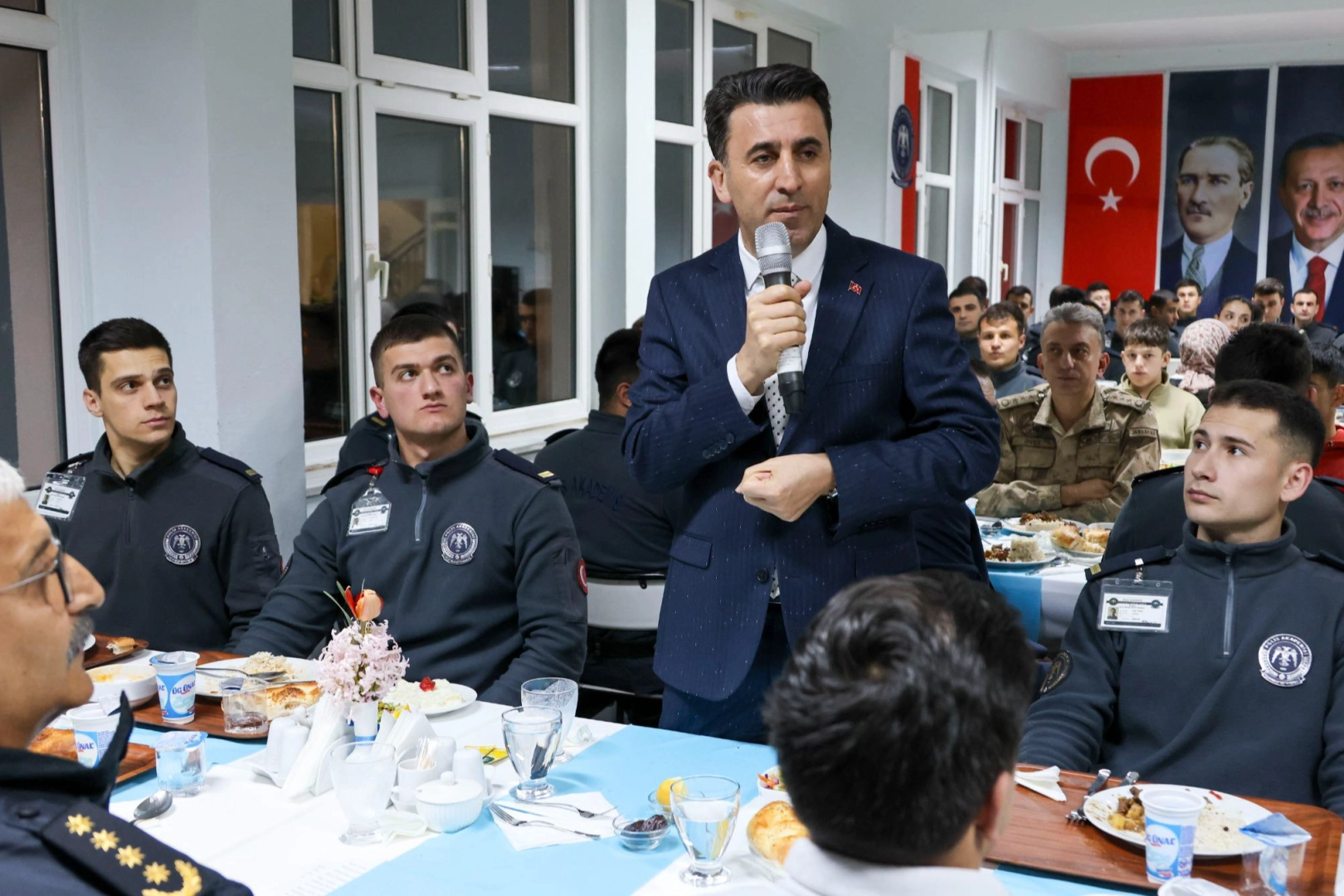 Bilecik Valisi Aygöl, polis adaylarıyla iftar programında buluştu