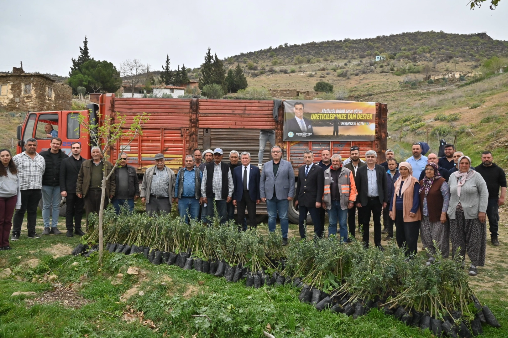 Manisa Büyükşehir yanan alanları yeşillendiriyor