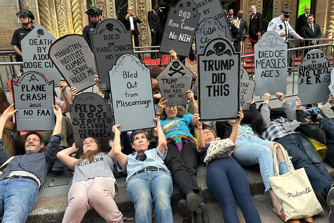 Manhattan’da 'Milyarder Galasına' protesto şoku!