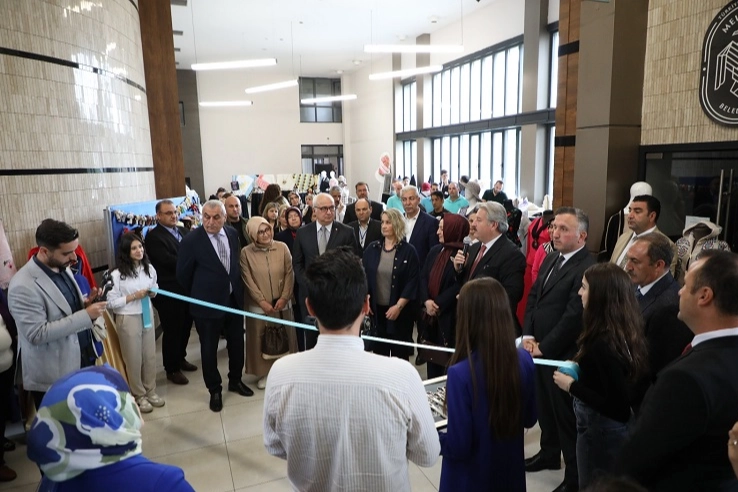 MELMEK'in Hayat Boyu Öğrenme Yıl Sonu Sergisi açıldı