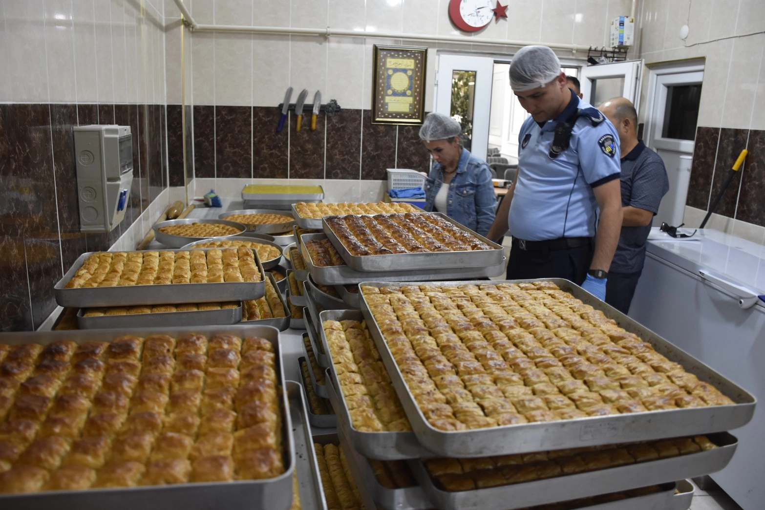 Bursa Karacabey Zabıtası bayram öncesi denetimleri sıklaştırdı
