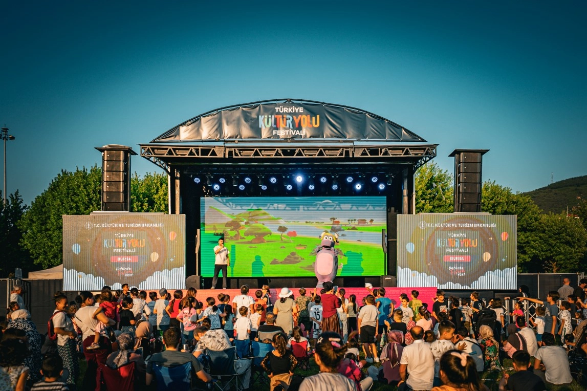 Bursa Kültür Yolu Festivali’nde çocuk hem eğlendi, hem de sanatı öğrendi
