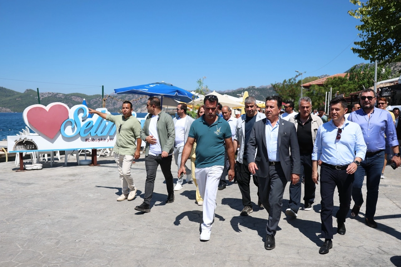 Başkan Aras Marmaris’te vatandaşlarla bir araya geldi