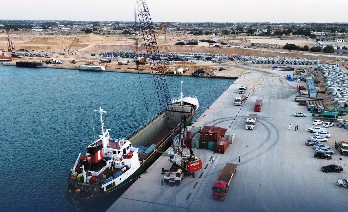 Türk "Lutuf" gemisi, yaklaşık bin tonluk yüküyle Sirte Serbest Bölge Limanı'na demirledi