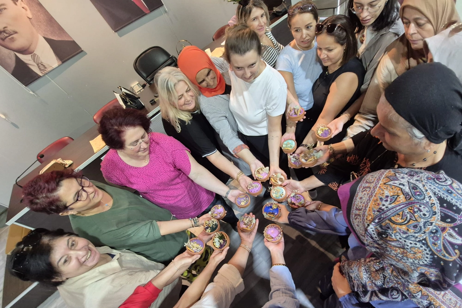 Kocaeli Gölcük'te kadınlar kendi mumlarını tasarladı