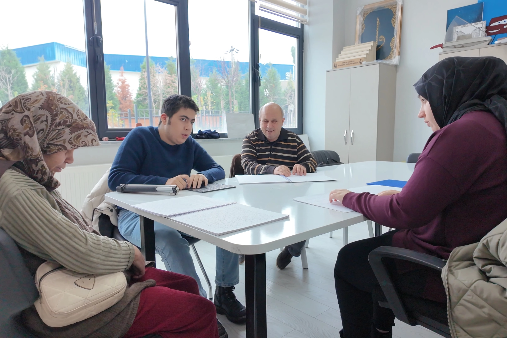 Kocaeli Çayırova’da görme engelli bireylere Kur’an-ı Kerim dersi