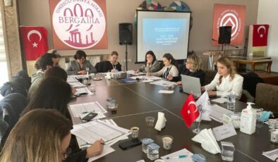 İzmir Bergama’da geniş katılımlı arama konferansı