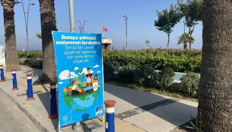 İzmir Narlıdere’de ‘temiz çevre’ için afişli farkındalık