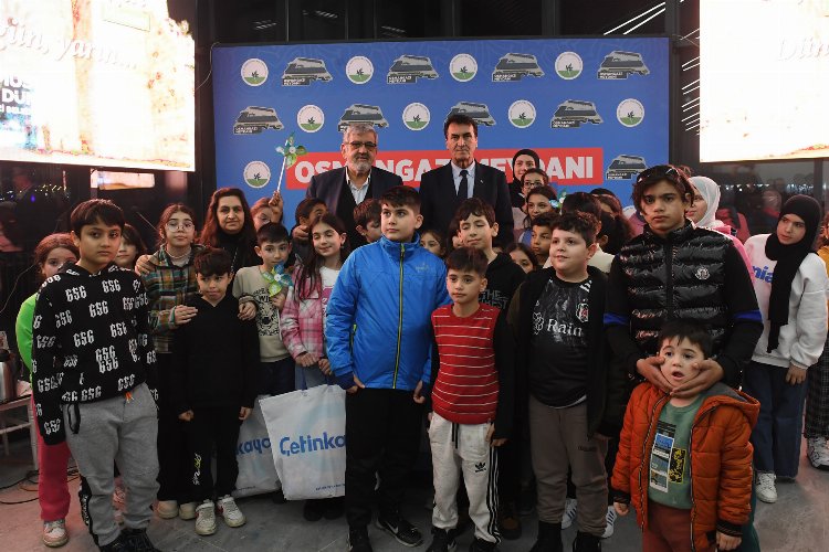 Bursa’da yetim çocuklardan Başkan Dündar’a sürpriz doğum günü