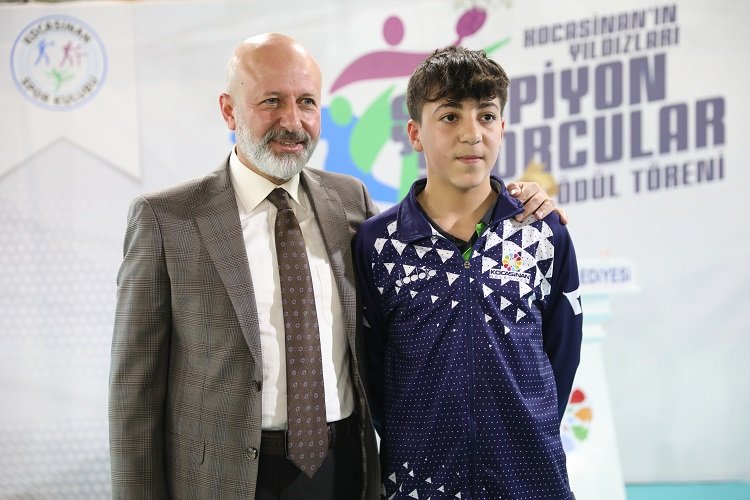 Kocasinan Belediyesi Spor Kulübü Masa Tenisi Sporcusu Kenan Eren Kahraman’ın